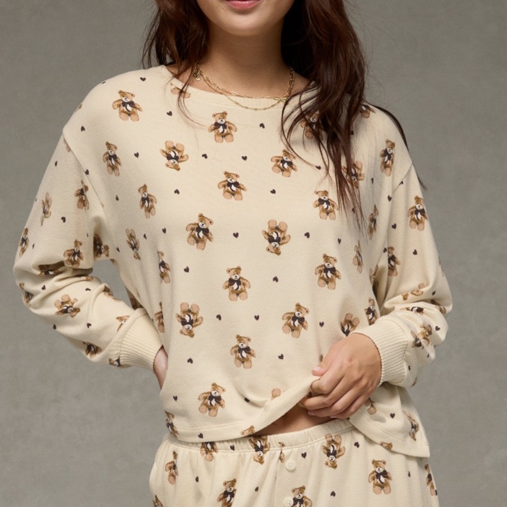 American Eagle Outfitters Cream Teddy Bear Sweater